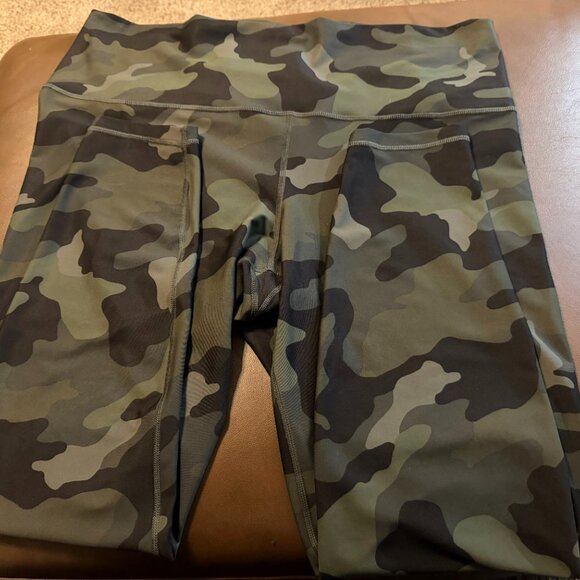 Old Navy Active Powersoft High-Waisted Leggings – Camo Print (Size 2X Plus) - Picture 2 of 7